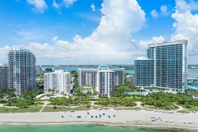 Building Photo - 10275 Collins Ave