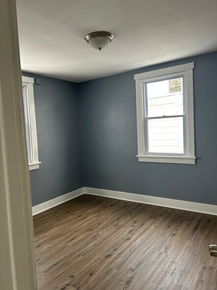 Building Photo - 572 Princeton Blvd