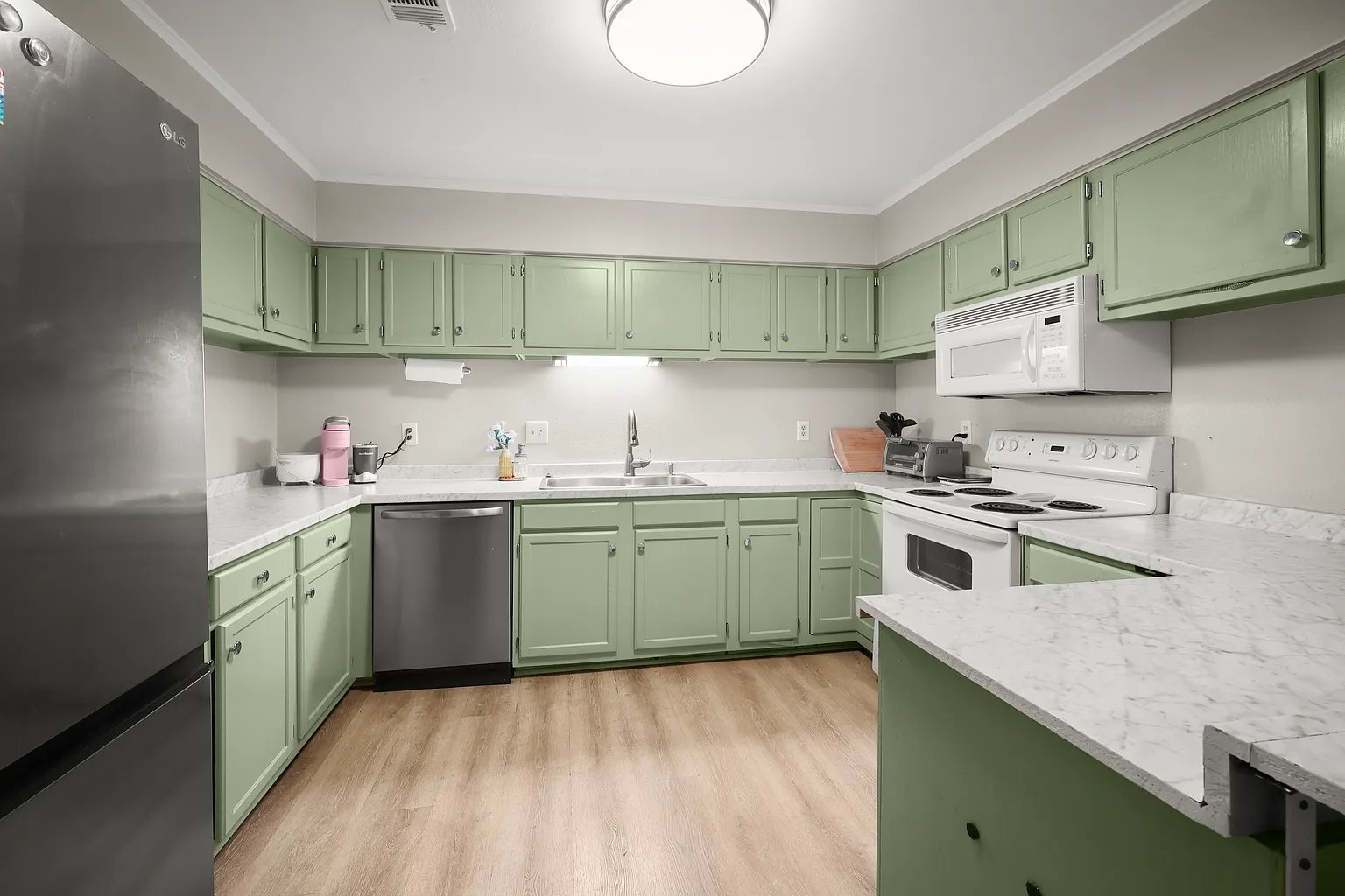 Building Photo - 5518 Moorstone Dr