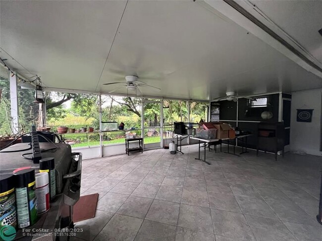 Building Photo - 7400 SW 37 Ct