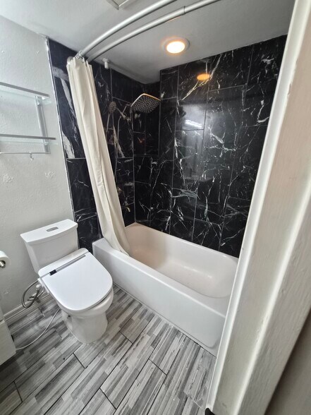 Building Photo - 4040 Avondale Ave