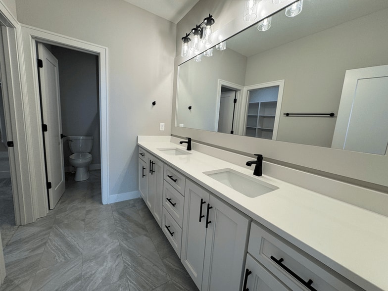 Building Photo - 1433 SW Winthrop Dr