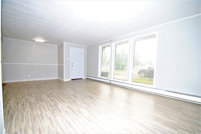 Building Photo - Farewell Avenue (230)