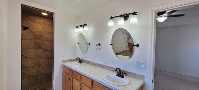 Building Photo - NEWER HOME ON QUIET STREET