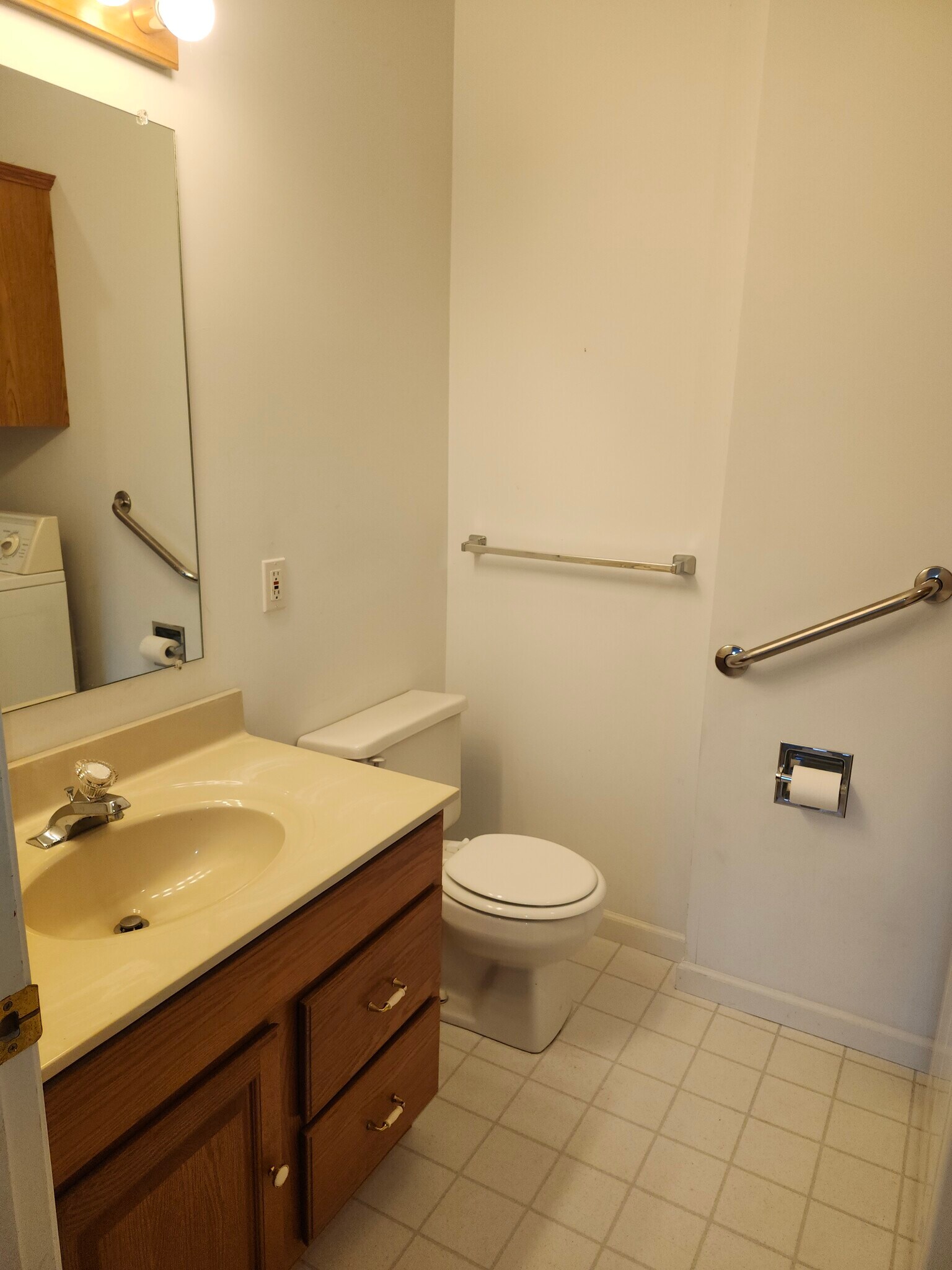 1st Floor Bath - 2 Tiffany Ln