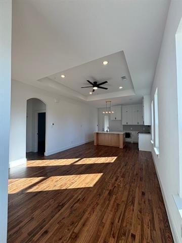 Building Photo - 700 Park Dr