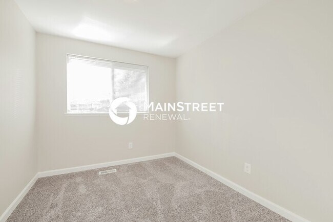 Building Photo - 4 Bedroom Pet-Friendly Home in PUYALLUP, WA with Main Street Renewal