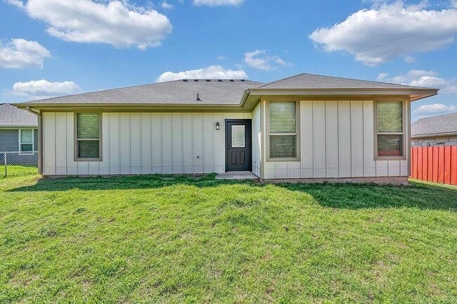 Building Photo - 137 Flat Creek Dr