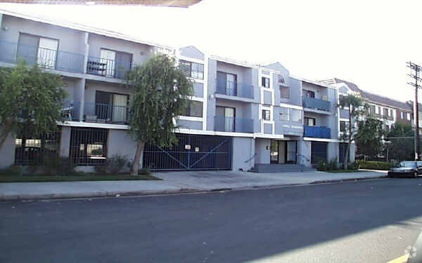 Building Photo - Royal Terrace Apartments