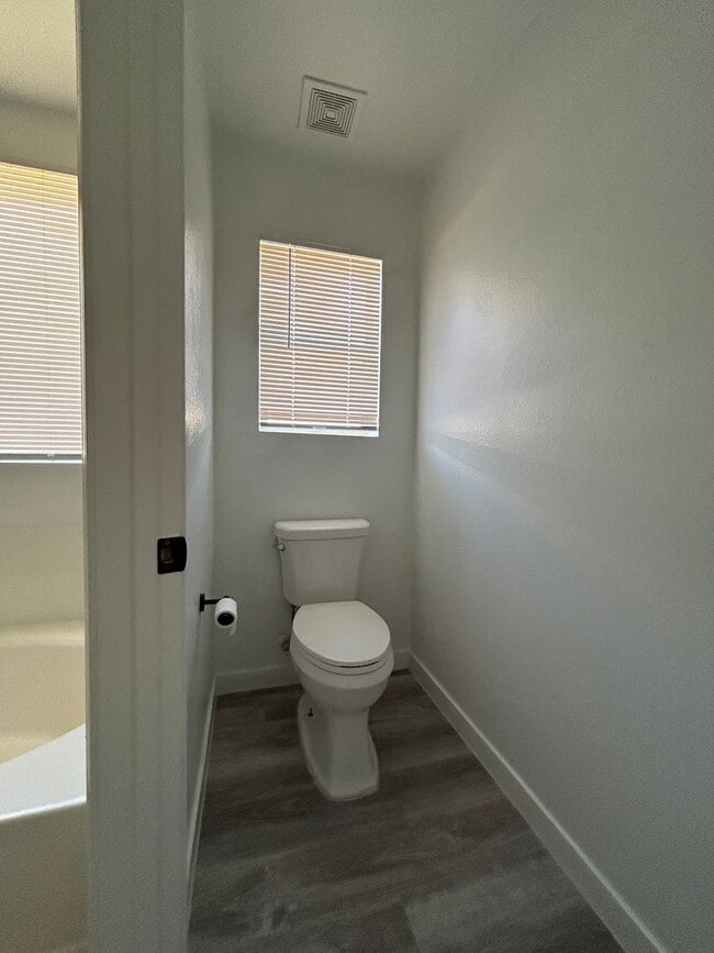 Building Photo - Beautifully Remodeled 3 Bedroom home that backs to the Golf Course