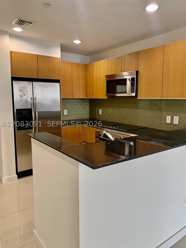 Building Photo - 1060 Brickell Ave