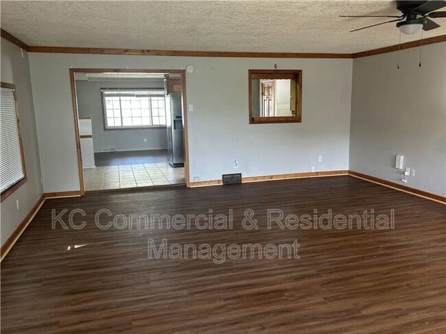 Building Photo - 7809 NE San Rafael Dr