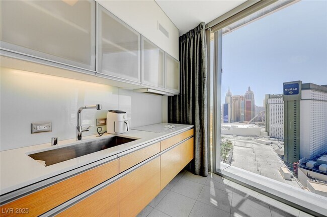 Building Photo - 3726 S Las Vegas Blvd