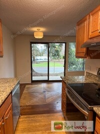 Building Photo - Cozy 1 Bedroom Condo in Kirkland! $250 VISA Gift Card Move-In Special!