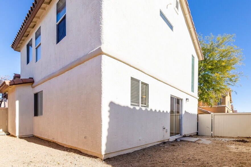 Building Photo - 10385 Adrianna Ave