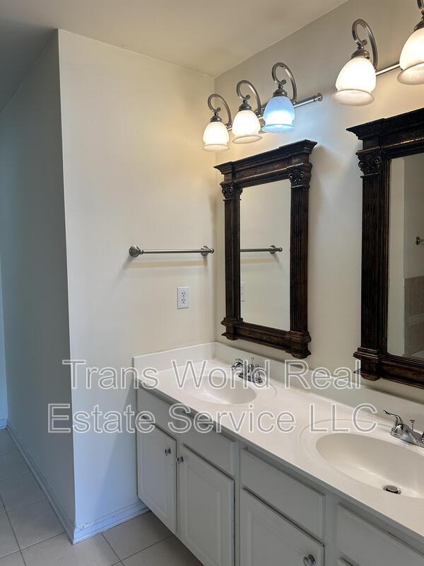 Building Photo - 9821 Alger Trce