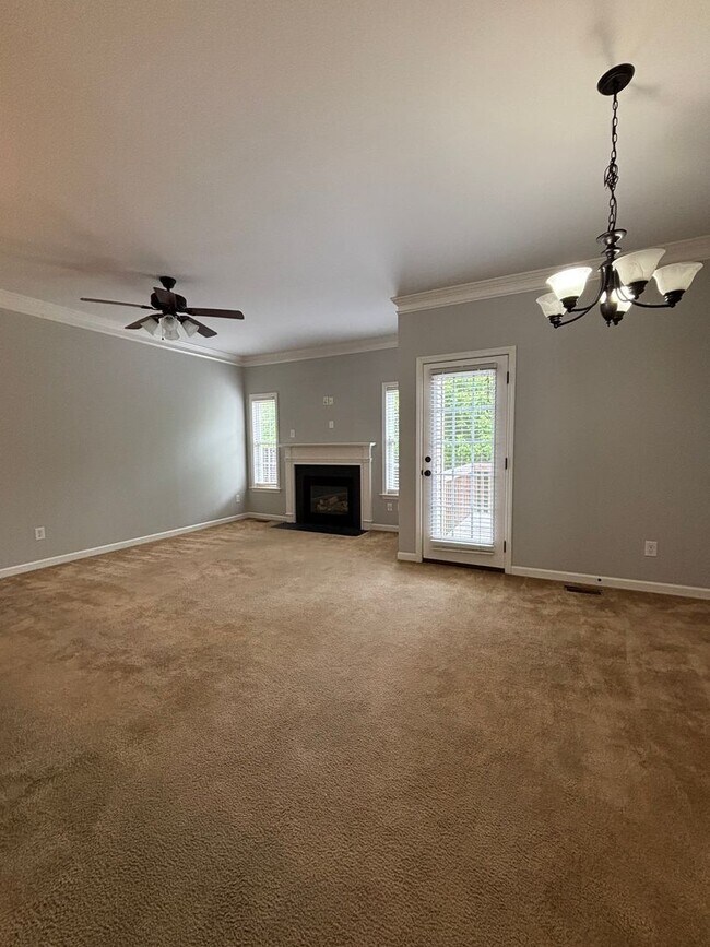 Building Photo - 402 Beaumont Cir
