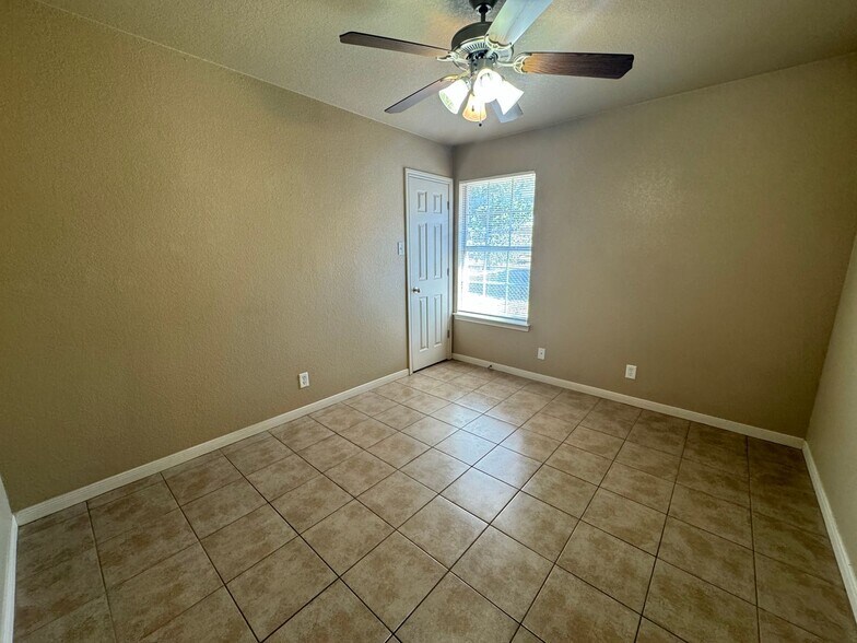 Building Photo - 1213 Powder River Dr