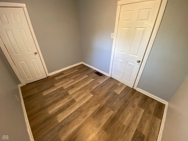 Building Photo - 2842 N Chester Ave