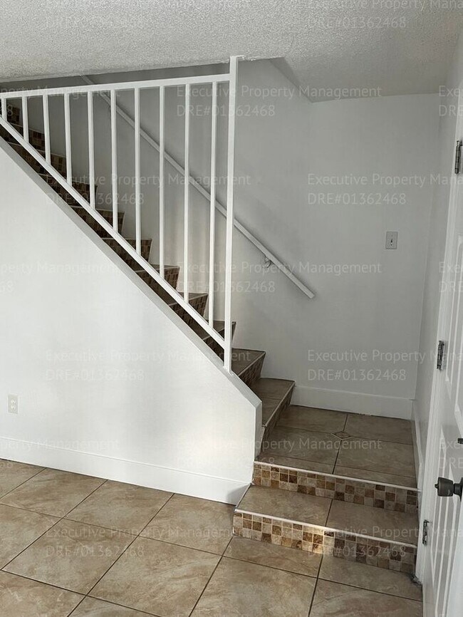 Building Photo - 2-bedroom/ 1.5- bathroom townhome. *Move I...