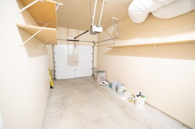 Building Photo - Newer Construction Townhome in Canby