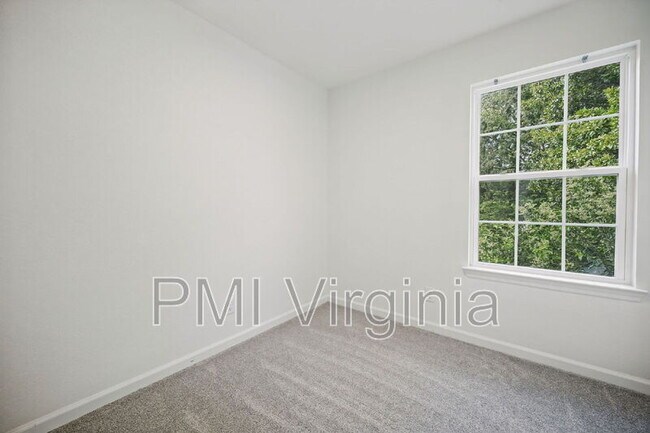 Building Photo - 105 Gilmerton Ave