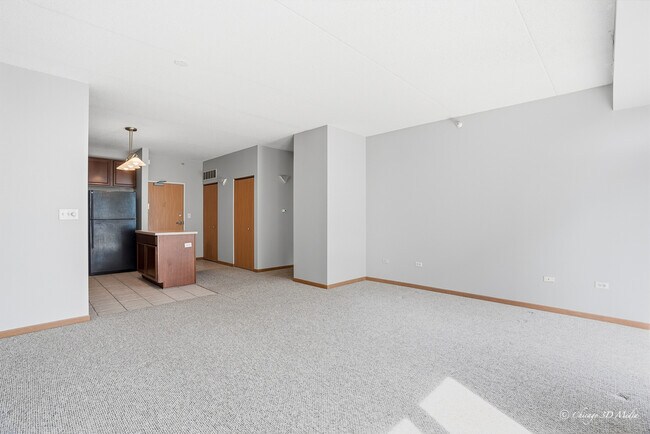 Building Photo - 515 Main St