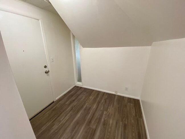 Building Photo - 635 Thompson Ave NE