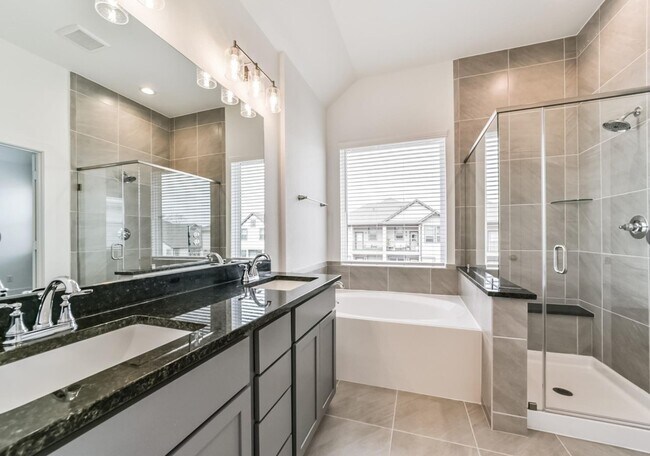 Building Photo - 1531 Crystal Stream Dr