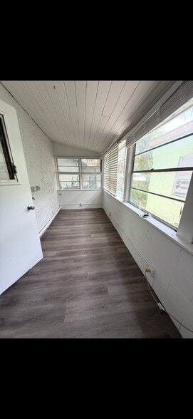 Building Photo - 720 Texas Ct
