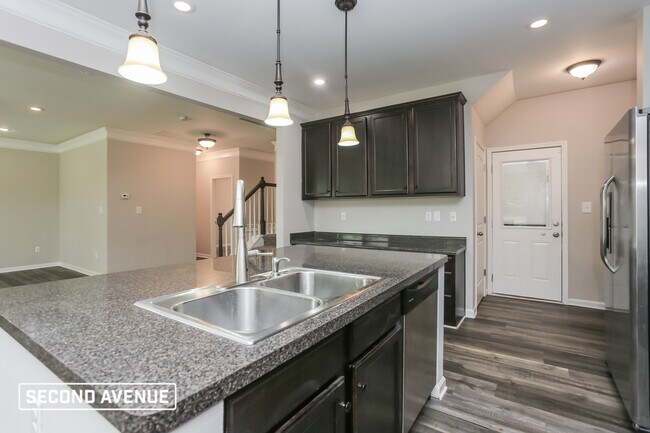 Building Photo - 233 Klinetop Dr