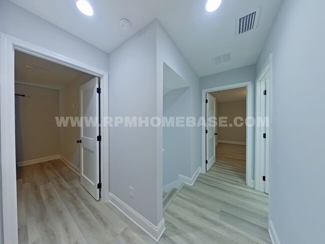 Building Photo - Elegant, 4 Bed, 3.5 bath Nearly New & Move-In Ready in Shalimar