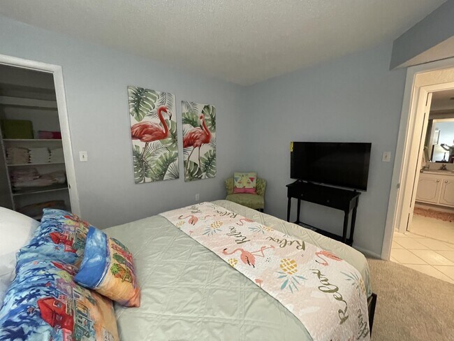 Building Photo - 4750 Cove Cir