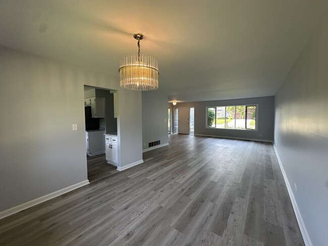 Building Photo - 190 Bourne Ln