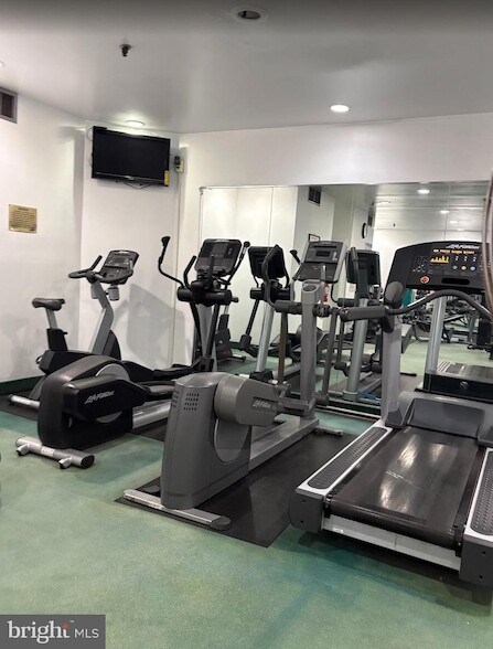 Building Photo - 6300 Stevenson Ave