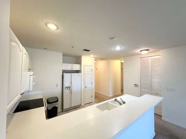 Building Photo - 900 Canopy Walk Ln