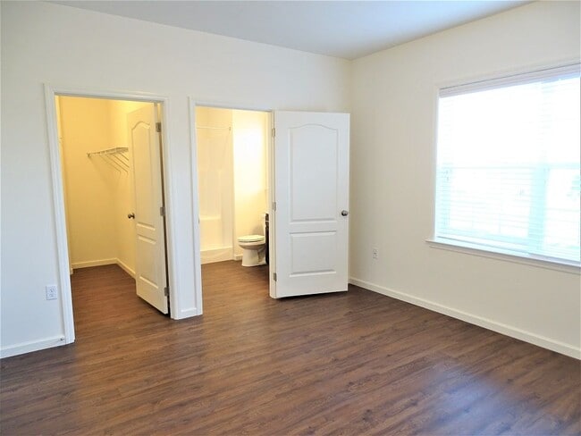 Building Photo - Trailside Apartments