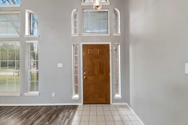 Building Photo - ** Hunters Gate**