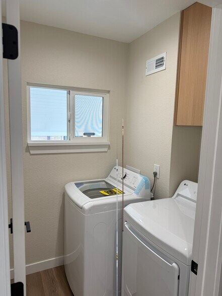 Building Photo - 2435 S Race St