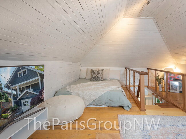 Building Photo - Remarkably Remodeled Queen Anne Home w/Air Conditioning!