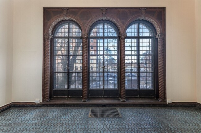 Building Photo - 107 Beacon St