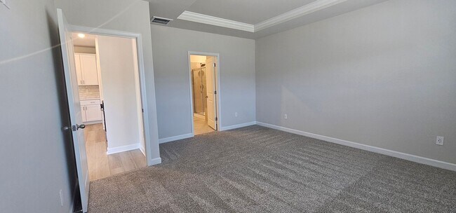 Building Photo - Long-Term Luxury Living – New Waterside Co...