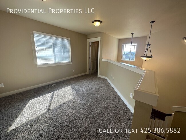 Building Photo - 9720-9186 186 St E