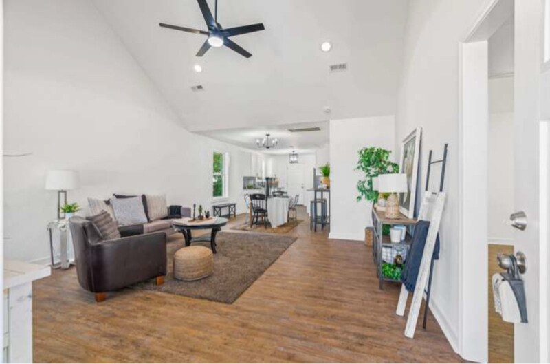 Building Photo - 629 Spencer Ave