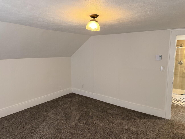 Building Photo - 3142 W 33rd St