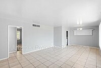 Building Photo - 4640 E Oak St