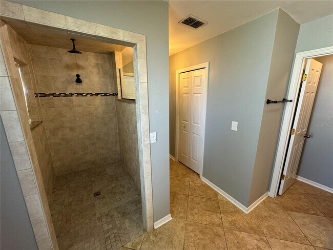Building Photo - 302 Bluff Pass Dr