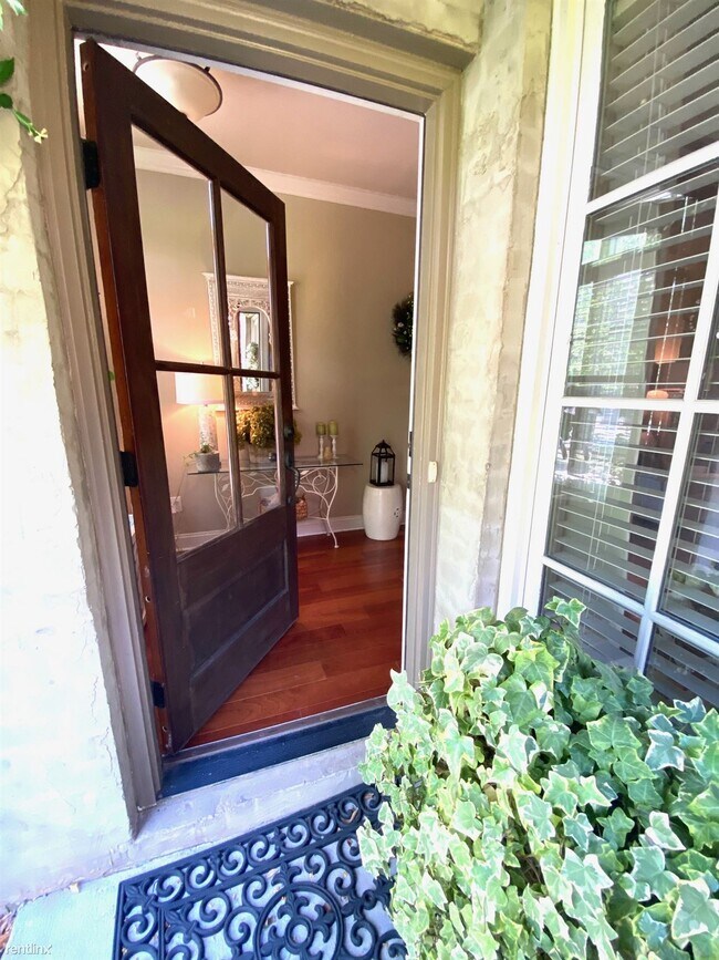 Building Photo - 3 br, 2.5 bath Townhome - 4618 Cotswold Lane