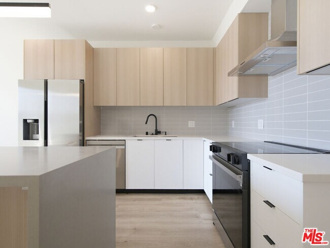 Building Photo - 5657 Virginia Ave