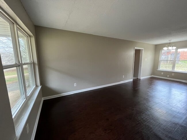 Building Photo - Renovated 4 Bedroom 1 Bath Home for Rent!